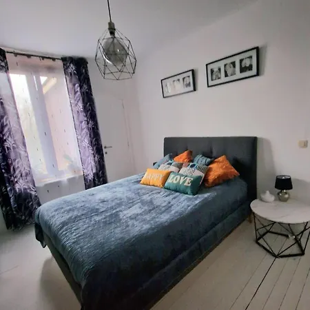 Ulala Charleroi Airport Bruxelles 홈스테이 Pont-à-Celles